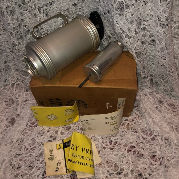 Vintage Silver Cookie Press Set , two sizes with several attachments. - Picture 12 of 12